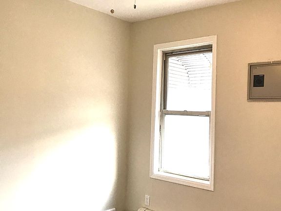 5th image of 2880 Randall Ave #2