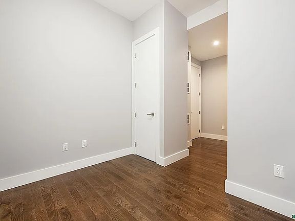 3rd image of 417 Manhattan Ave APT 3