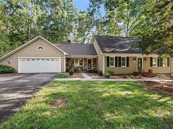 205 Beechwood Dr, Mocksville, NC 27028