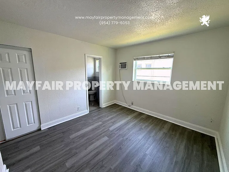 240 SW 8th St #10 — Photo 4