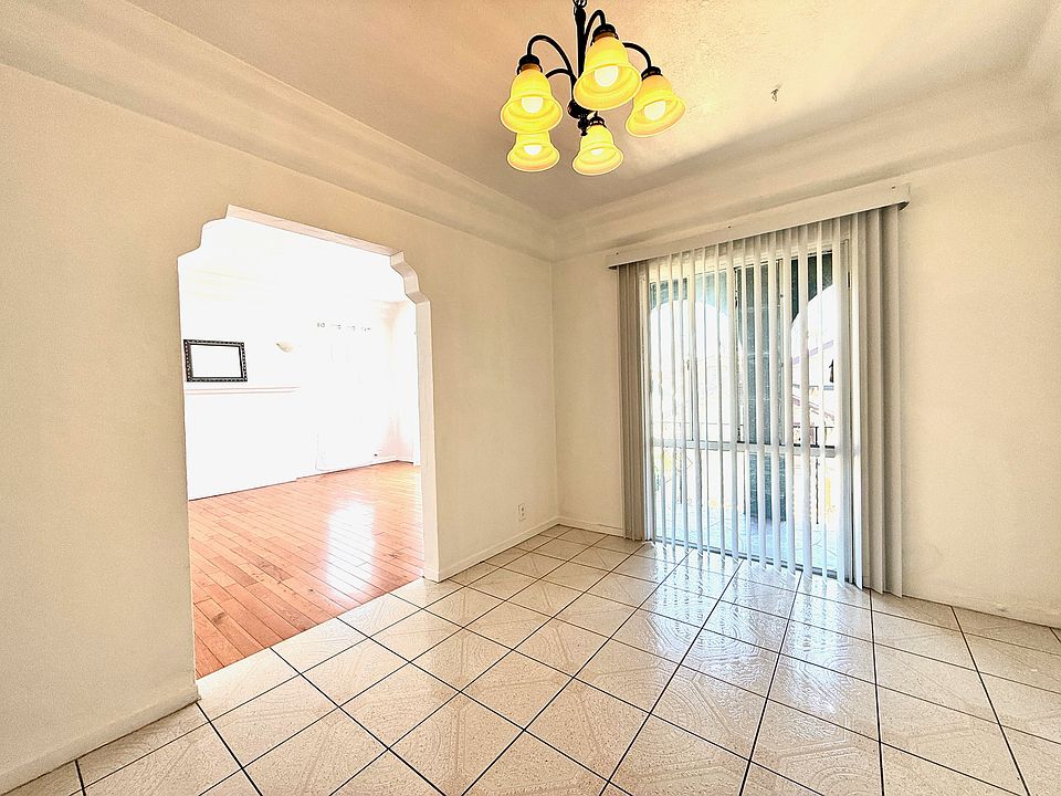 Dining Room (into Living Room)