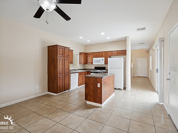 3rd image of 3528 E Carisbrook Dr
