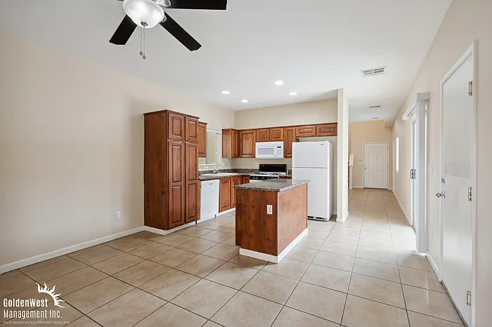 3528 E Carisbrook Dr — Photo 3