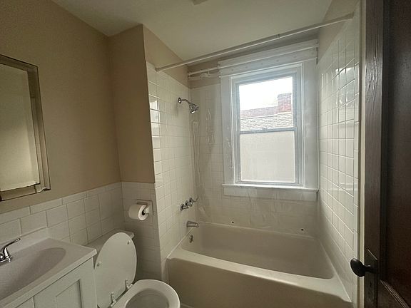 4th image of 125 E 31st St #2