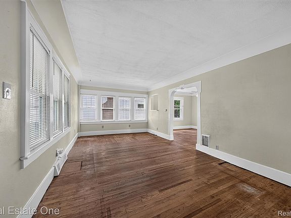3rd image of 1214 Longfellow Ave