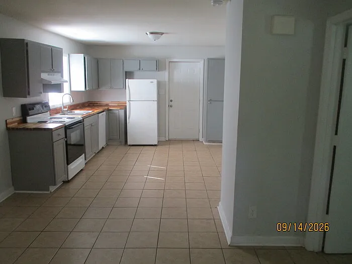 2 bed, 1.0 bath, $1,195 — Photo 2