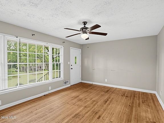 4th image of 206 Belair Road