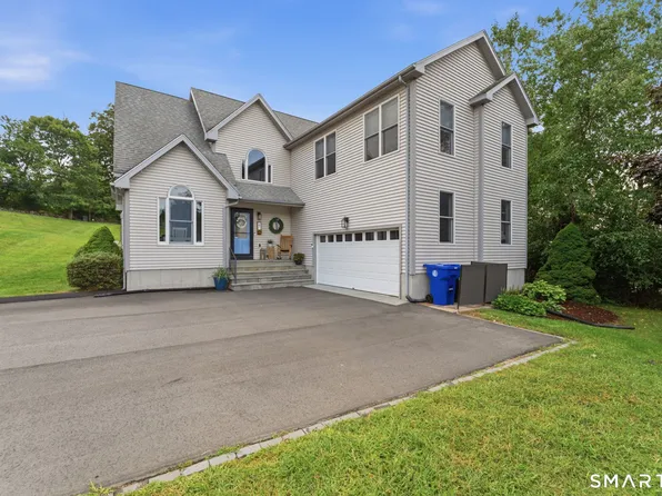 27 Giovanni Drive, Waterford, CT 06385