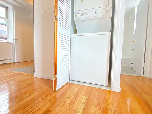 3rd image of 10 Goodwin Pl #4HH