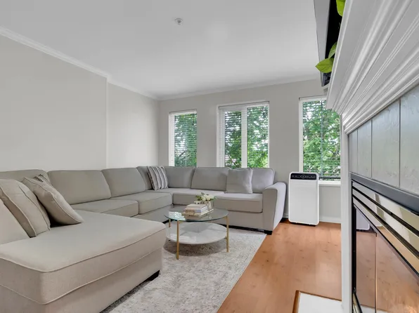 12125 75a Ave #305, Surrey, BC V3W 1B9