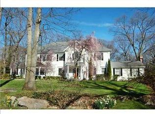 11 Lakewood Cir N, Greenwich, CT 06830