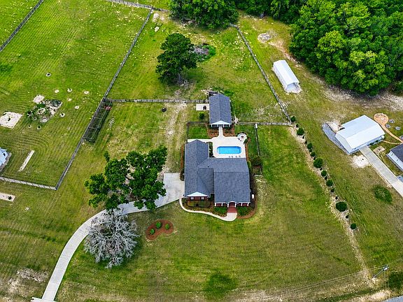 2nd image of 350 SW Mossy Oak Way