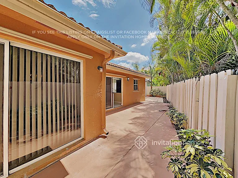 13272 NW 10th Ter — Photo 16