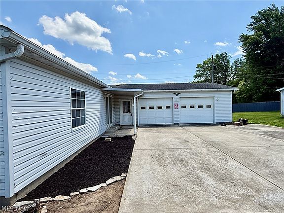 3rd image of 17 Stevy Ln