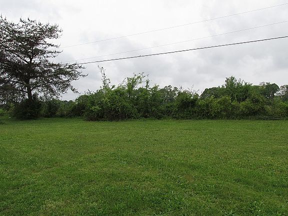 3rd image of 325 Oak Hills Dr