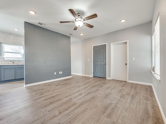 5th image of 236 University Ave APT 4