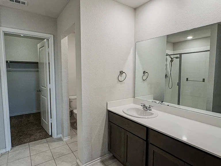 801 Meadow Creek Ln — Photo 16