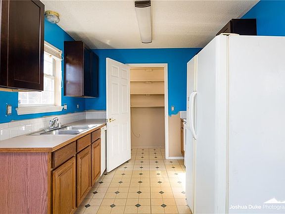 2nd image of 1430 S Jasmine Ln