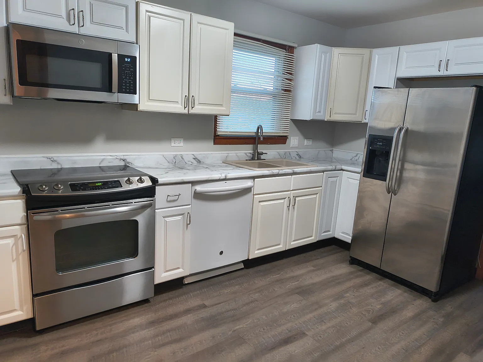 3 bed, 1100 sqft, $1,800 — Photo 3