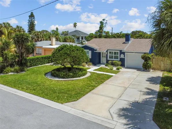 102 4th St, Belleair Beach, FL 33786