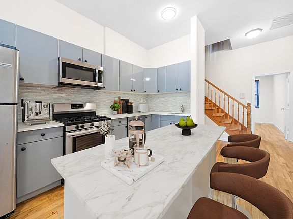 3rd image of 182 Lexington Ave APT 3