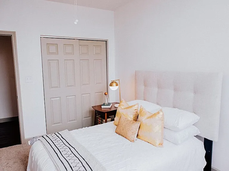 The Laurel Flats Apartments — Photo 10