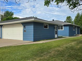 3409 12th St S, Moorhead, MN 56560