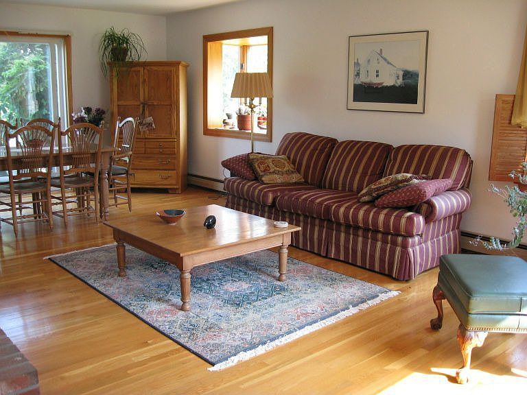 2nd image of 18 Bartlett Rd