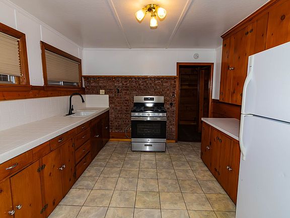 5th image of 706 Lupin Ln