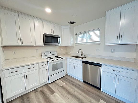 5th image of 1701 Shoreline Dr #208