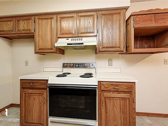 3rd image of 590 E Village Dr