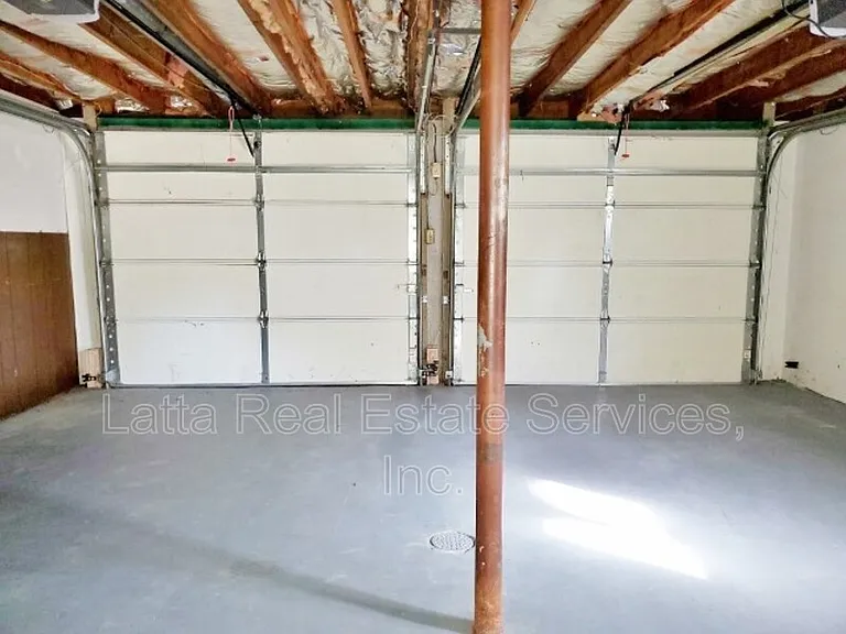 617 NE 3rd St — Photo 13