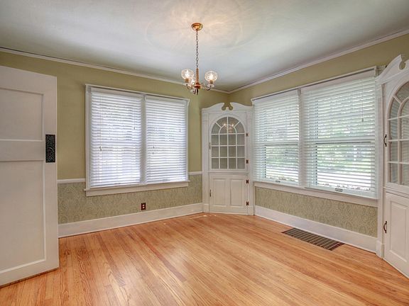 2nd image of 303 W Pennsylvania Ave