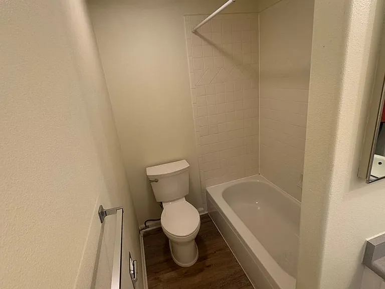 Highline Pointe Apts. — Photo 8