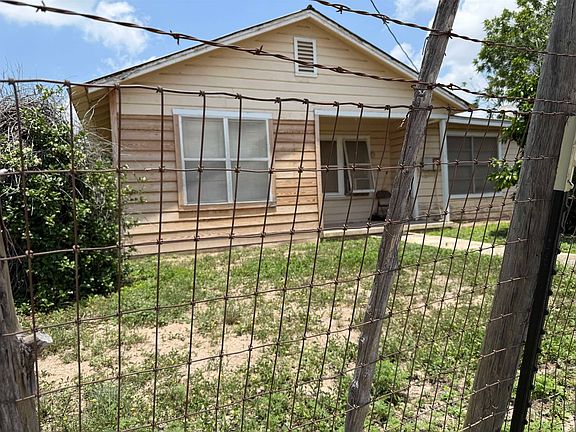 4th image of 228 W Zaragosa St