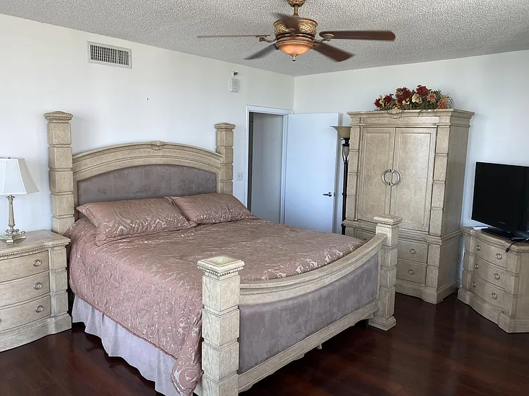 1540 Gulf Blvd #1207 — Photo 13