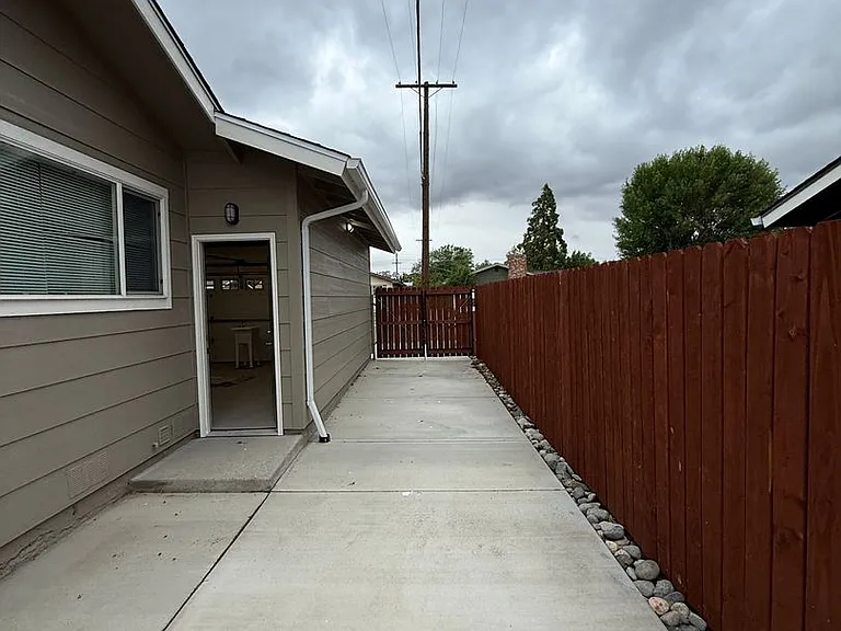 750 Topaz Dr — Photo 10