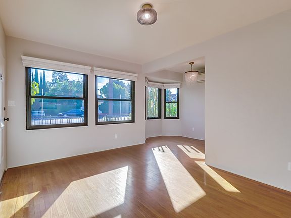 5th image of 4704 Vista St #1