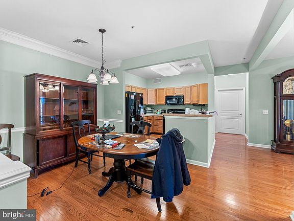 2nd image of 522 Creekside Dr