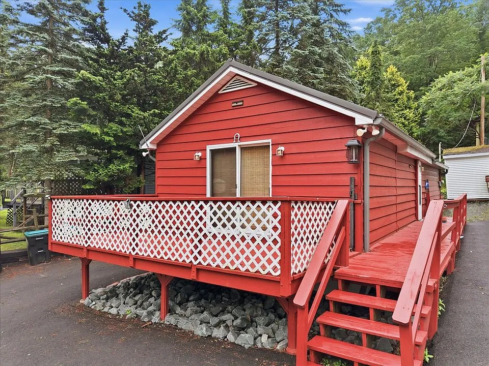107 Apple Dr
