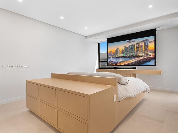 5th image of 10175 Collins Ave #Penthouse 6