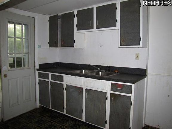 5th image of 1569 E 256th St