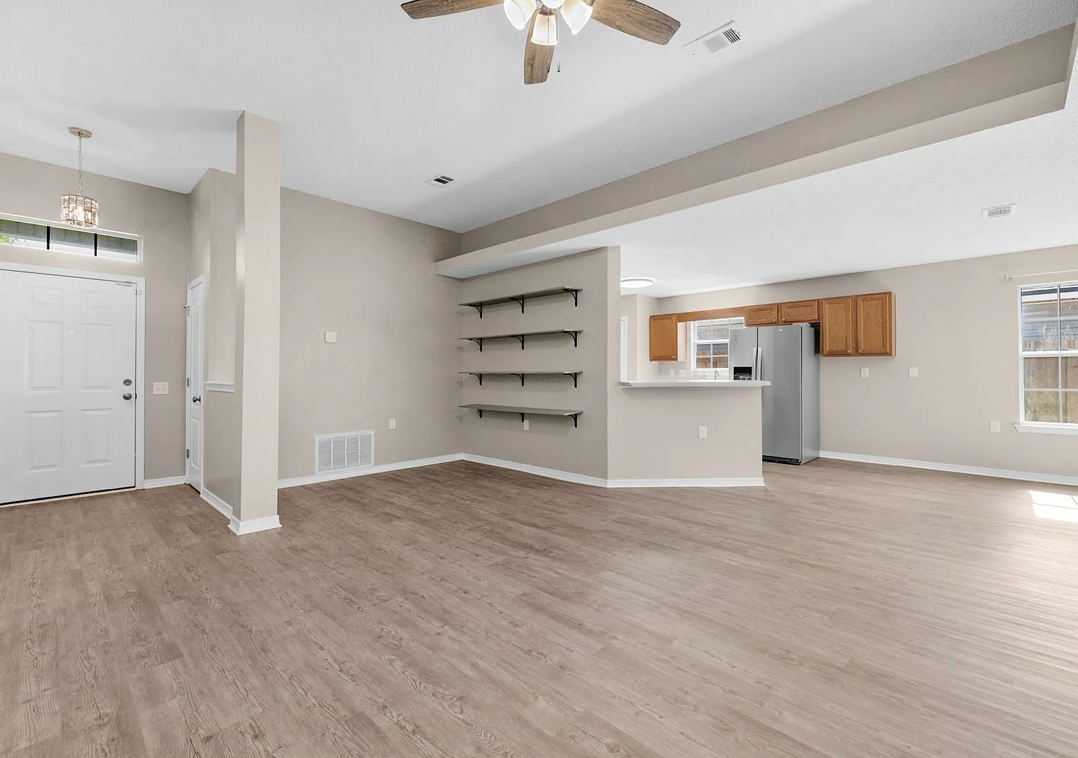 Charming 3-Bedroom Home in a Great Neighborhood with Pool & Park Access! — Photo 3