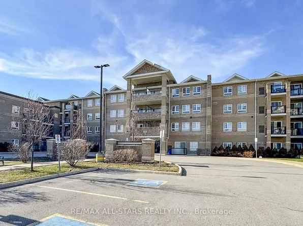 481 Rupert Ave #203, Whitchurch Stouffville, ON L4A 1Y7