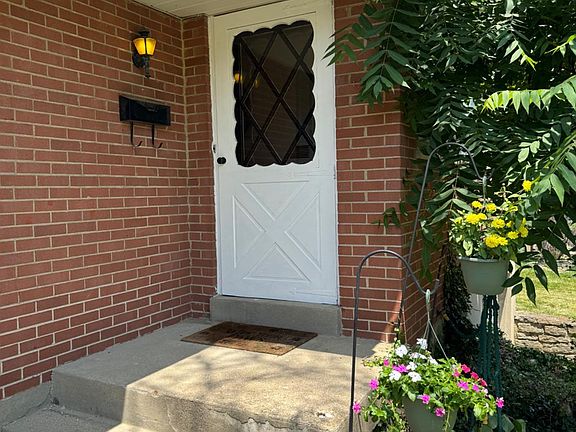 2nd image of 1483 Blueorchard Dr