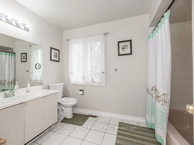 Building Photo - 110 Sunforest Dr #BASEMENT