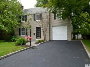 20 Elin Pl, Glen Head, NY 11545