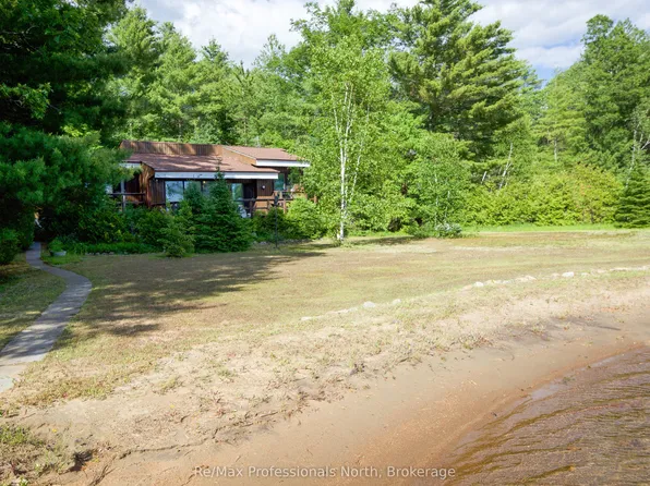 673 Peninsula Rd W, Gravenhurst, ON P1P 0E2