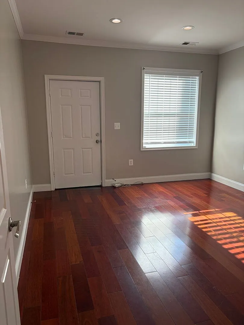 1010 3rd Street SE — Photo 3