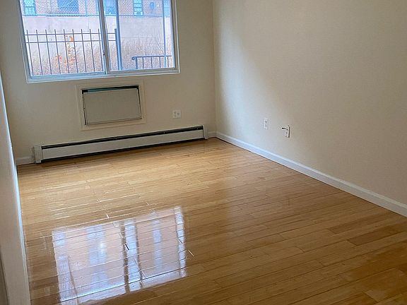 5th image of 724 Pugsley Ave Floor 1